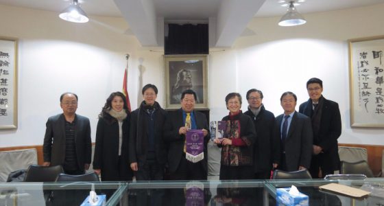 訪問燕京神學院，由高英院長(右四)接待，分享院方的發展和教育的理念
